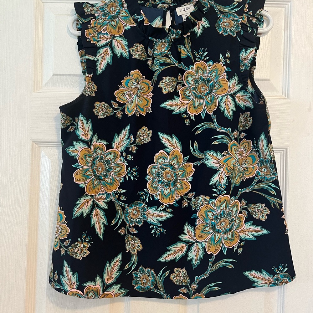 Pretty paisley floral top. Sleeveless.